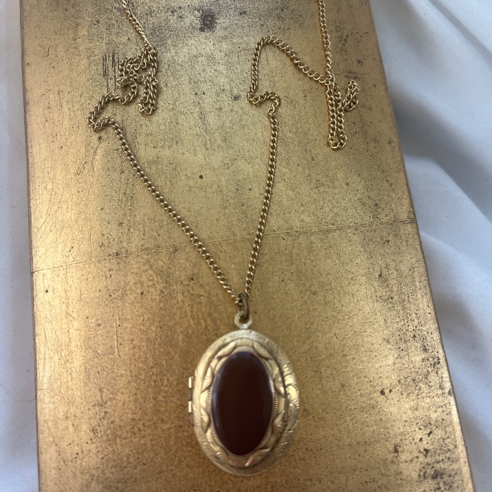 Elegant Gold Locket Necklace